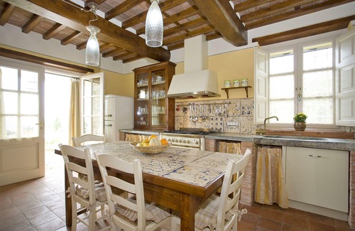 Cascine-La Croce Villa | Private Villa with WIFI, private pool, A/C, TV, terrace, panoramic view, parking, close to Lucca