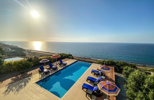 Esentepe Villa | Private villa with HEATED POOL, 3 ensuites, FREE WiFi & UK TV, AC in all rooms