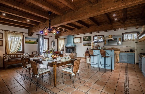 Ca' Pirami Villa | Private Villa with hot tub, private pool, WIFI, A/C, TV, pets allowed, panoramic view, parking