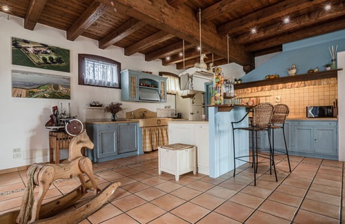 Ca' Pirami Villa | Private Villa with hot tub, private pool, WIFI, A/C, TV, pets allowed, panoramic view, parking