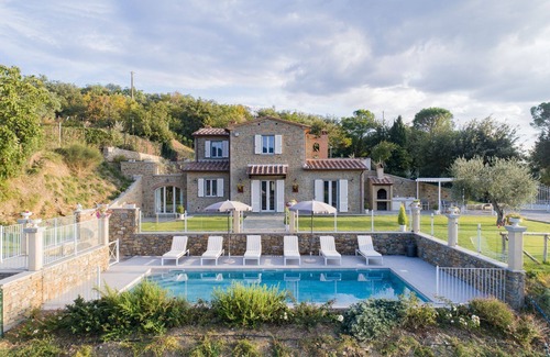 Cortona Villa | Private Villa with A/C, WIFI, private pool, TV, terrace, panoramic view, parking, close to Cortona