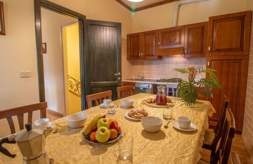 Casenuove Villa | Private Villa with private pool, WIFI, A/C, TV, patio, pets allowed, panoramic view, parking