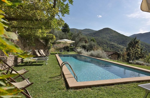 Vorno Villa | Private Villa with WIFI, private pool, A/C, TV, terrace, panoramic view, parking, close to Lucca