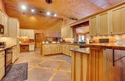 Ruffin House | Private Walterboro Estate w/Deck + Fire Pit!