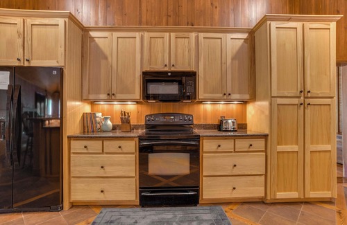 Ruffin House | Private Walterboro Estate w/Deck + Fire Pit!