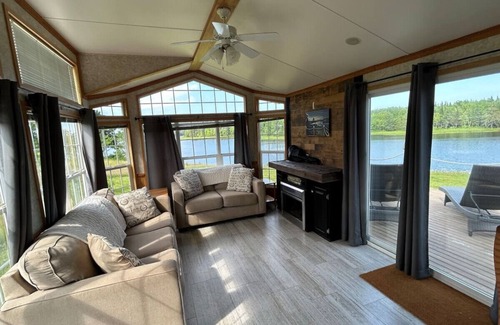 Pirogue Cabin | Private Waterfront Getaway