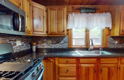 Sabattus House | PRIVATE WATERFRONT DOG FRIENDLY LAKE HOUSE