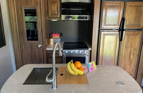 Warsaw House | Private Waterfront Glamping Fun at Peppermint Cove For The Whole Family!