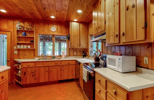 Mac Mahan Cabin | Private waterfront home with large deck & deep water dock
