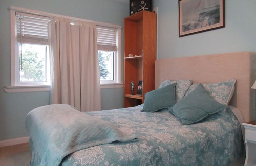 Toledo Cottage | Private WATERFRONT ROOM W/Private deck in SHARED COTTAGE
