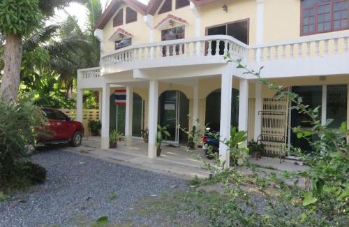 Chaloklum Apartment | Private well priced Guesthouse available to rent