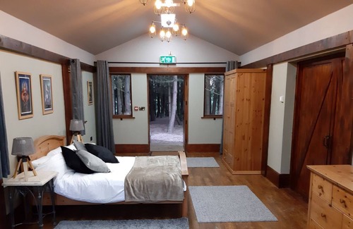 Forsbrook House | Private woodland lodge near Alton Towers