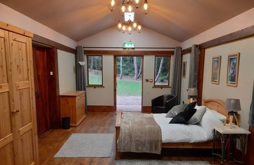 Forsbrook House | Private woodland lodge near Alton Towers