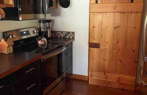 Gilboa House | Private Woodland Retreat with Cedar Hot Tub & Mt View