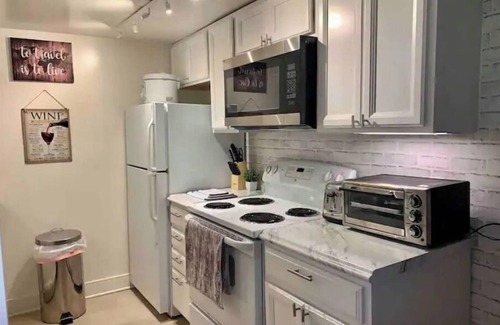 Reed-Cooke Apartment | Pro Clean 96-Walk Score Adams Morgn/U St Cozy!