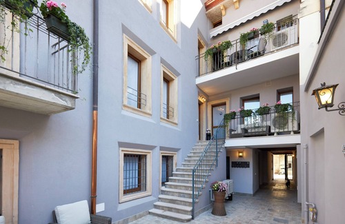 Sud-Est Apartment | PROFESSOR'S NEST 11 - VERONA APARTMENTS