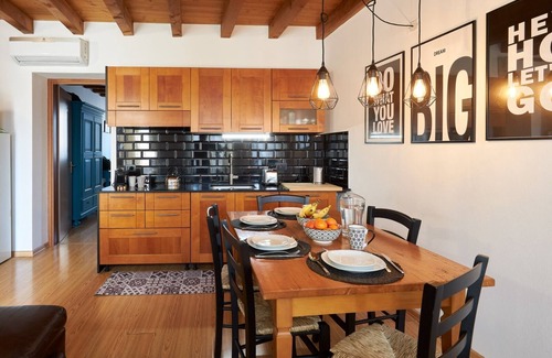 Sud-Est Apartment | Professor's Nest 8