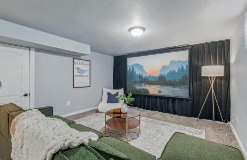 Arvada Plaza Area House | Projector Nights And Park Delights Designer Reno