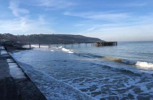 Totland Bay Apartment | Promenade Apartment with own Beach Hut
