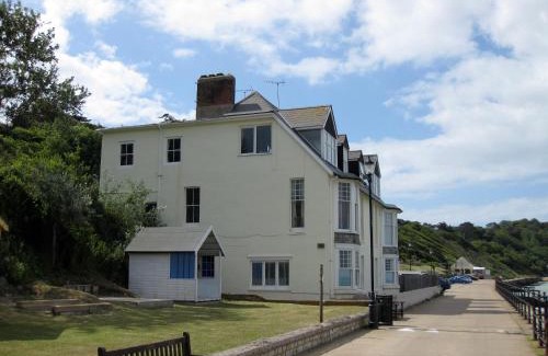 Totland Bay Apartment | Promenade Apartment with own Beach Hut