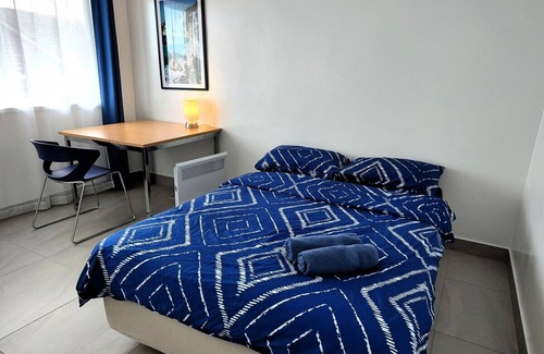 Oak Park House | *Promo!* 2-Min to Train Station!