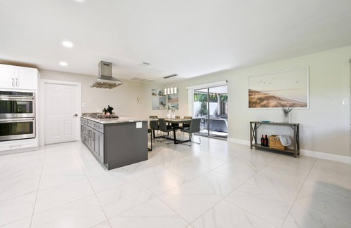 Willoughby Acres House | PROMO 5% WEKKLY/10% MONTHLY DISC.nRenovated Tropical Paradise Home with Hot Tub