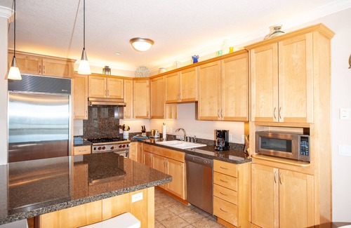 Lincoln City Condo | Promo! Third Floor Oceanfront Condo - Private Hot Tub, Free Wifi, Pool!