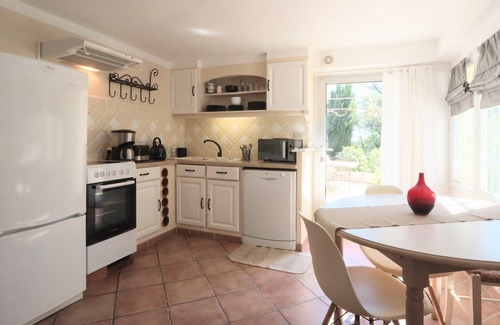 Mimet Cottage | Promotion -10% last minutes Gite in a property with trees and swimming pool.