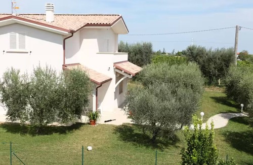 Torano Nuovo House | Property with villa and pool
