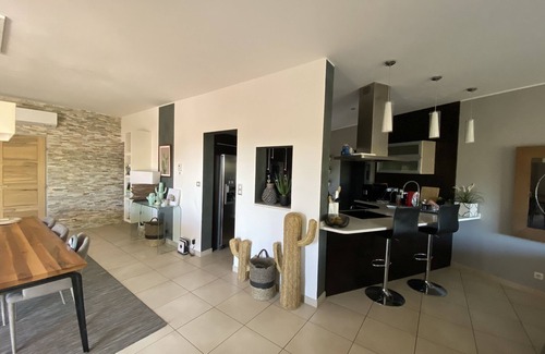 Serviers-et-Labaume House | Propriété à 5kms D'uzès VUE Dominante Piscine et Jacuzzi Chauffée