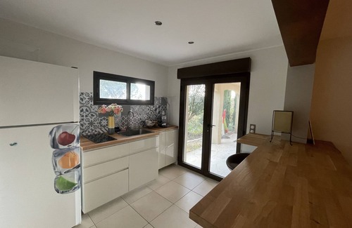 Serviers-et-Labaume House | Propriété à 5kms D'uzès VUE Dominante Piscine et Jacuzzi Chauffée