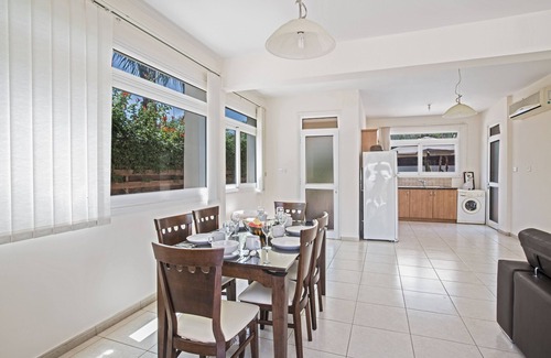 Protaras Cottage | Protaras Delfini Villa DV27 - a villa that sleeps 6 guests in 3 bedrooms