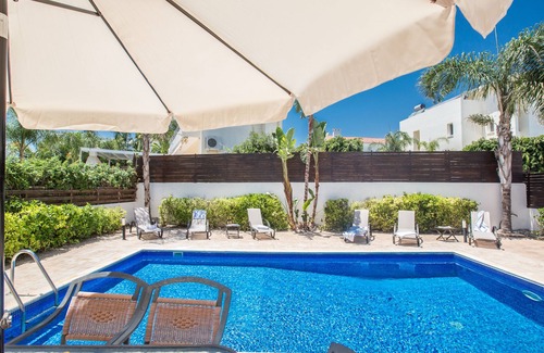 Protaras Cottage | Protaras Delfini Villa DV27 - a villa that sleeps 6 guests in 3 bedrooms