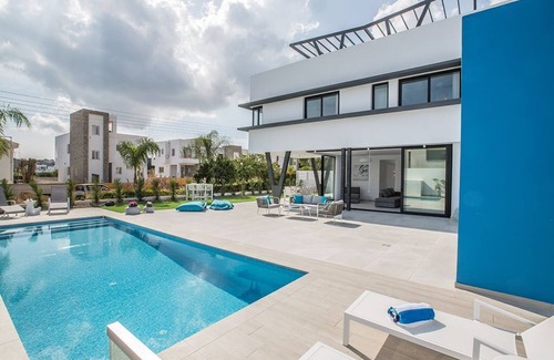 Protaras Cottage | Protaras Holiday Villa CR3 - a villa that sleeps 11 guests in 5 bedrooms