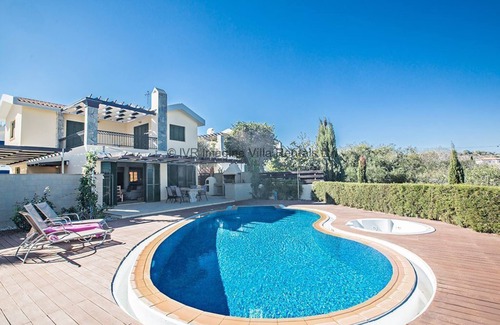 Protaras Cottage | Protaras Spetses Villa SP5 - a villa that sleeps 6 guests in 3 bedrooms