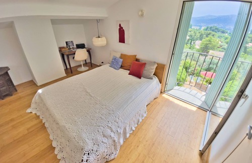 11th Arrondissement Villa | Provencal Bastide villa. Swimming pool and breathtaking view! Calm and comfort.