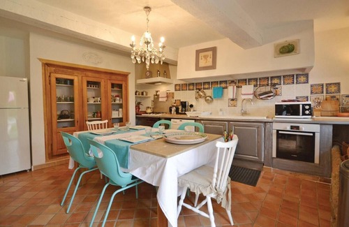 Cheval-Blanc Apartment | Provençal farmhouse at the foot of the Luberon.