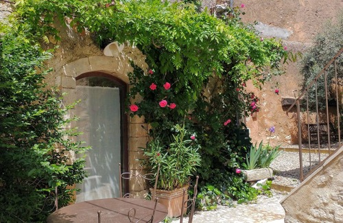 Rustrel House | Provençal village home with pools and view over the hills