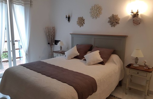 Belcodene Bed & Breakfast | PROVENCE ROOM - Swimming pool, Spa, Tennis