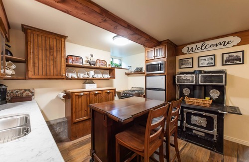 Murray Apartment | Providing a comfortable, home away from home experience for treasured guests.