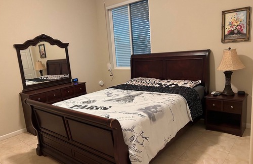 Palmdale House | Proximity I-14 Freeway, Antelope Valley Shopping Mall & Palmdale Amphitheater.n