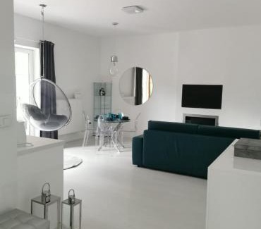 Borne Sulinowo Apartment | PRZYTULNY APARTAMENT Z KOMINKIEM PRZY JEZIORZE