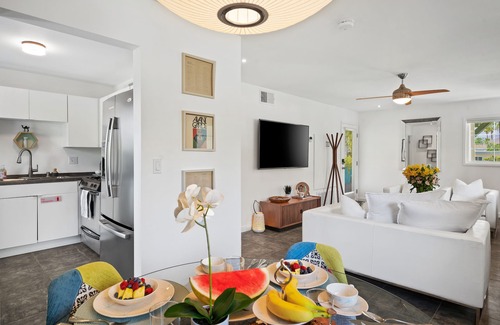 Old Las Palmas Condo | PS Gem: Sublime Condo Walking Distance to Downtown