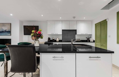 Notting Dale House | £3.5m Elegant House in prime location with garden