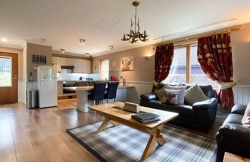 Drymen Apartment | Ptarmigan Luxury Lodge apartment with private hot tub