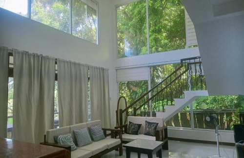 Puerto Galera House | Puerto Galera Hilltop Guesthouse -Tropical Retreat