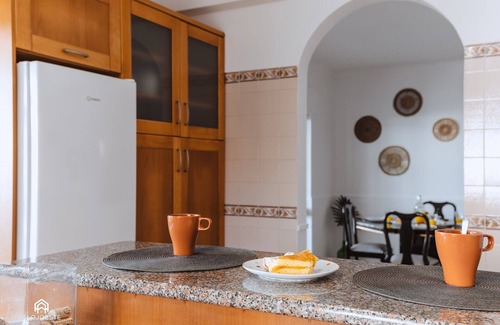 Praia de Santa Cruz House | Puerto Raval | 5 Bedrooms | BBQ & Garden