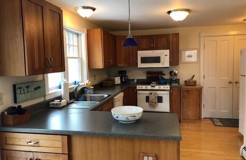 East Boothbay Apartment | Puffin Perch - Waterfront Apartment on Linekin Bay - Fire Pit & Dock Access