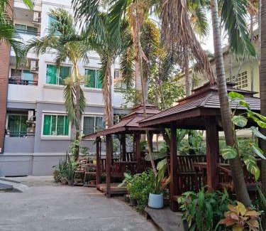 Bang Phli Apartment | Puingtong Building Mega Bangna