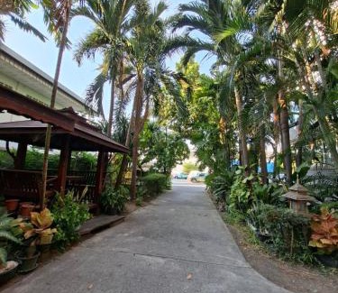 Bang Phli Apartment | Puingtong Building Mega Bangna